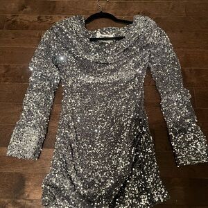Elegant Silver Sequin Long Sleeve Dress